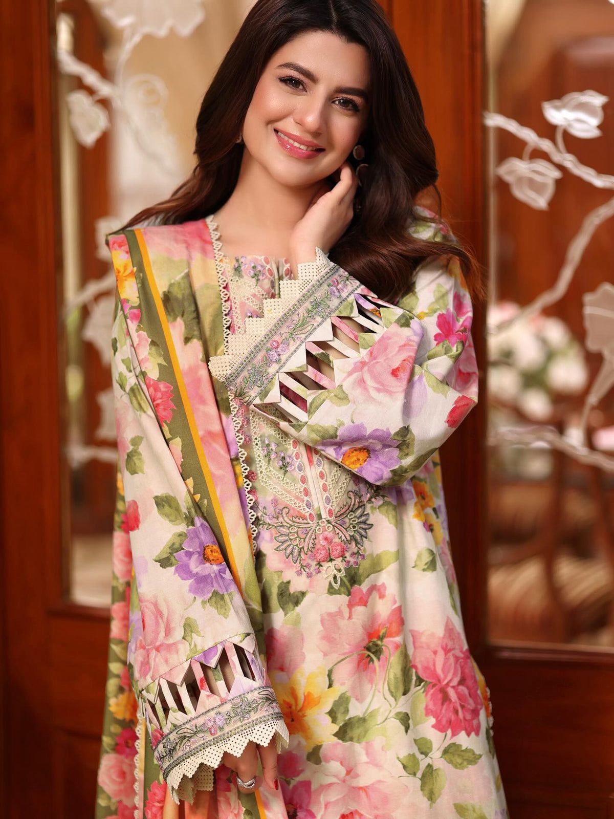 ANEELA.S Regal Blossom Ensemble